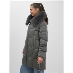 Пальто зимнее утепленное с мехом и капюшоном тренд темно-зеленого цвета 7630TZ