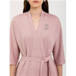 Платье трикотажное розовое с брошкой