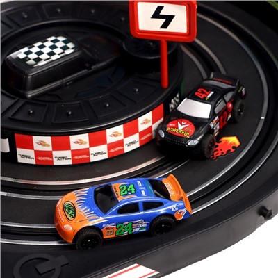 Автотрек в кейсе «Ралли», работает от сети