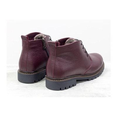 Женские ботинки на шнуровке в стиле Dr. Martens, выполнены из натуральной кожи бордового цвета с текстурой зерно, на утолщенной тракторной подошве, Б-152-35