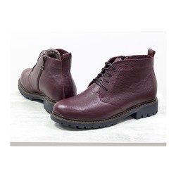 Женские ботинки на шнуровке в стиле Dr. Martens, выполнены из натуральной кожи бордового цвета с текстурой зерно, на утолщенной тракторной подошве, Б-152-35