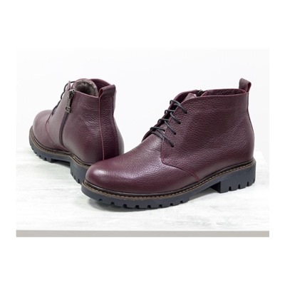 Женские ботинки на шнуровке в стиле Dr. Martens, выполнены из натуральной кожи бордового цвета с текстурой зерно, на утолщенной тракторной подошве, Б-152-35