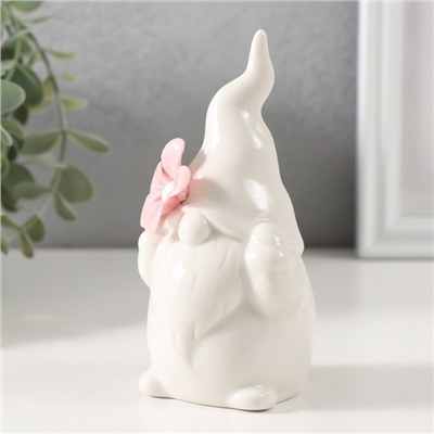 Фигурка керамика «Гномик белый с розовым цветком», 6.1×5.8×11.6 см