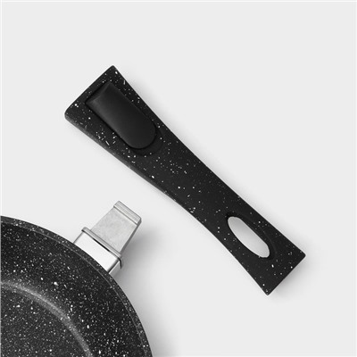 Сковорода Magistro Dark, d=20 см, съёмная ручка soft-touch, антипригарное покрытие, индукция, кованый алюминий, чёрная