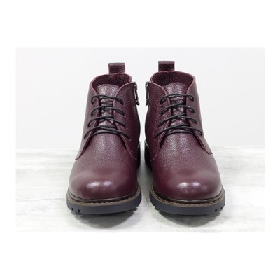 Женские ботинки на шнуровке в стиле Dr. Martens, выполнены из натуральной кожи бордового цвета с текстурой зерно, на утолщенной тракторной подошве, Б-152-35