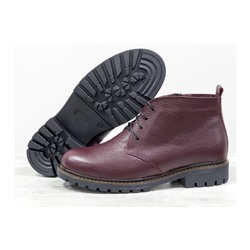 Женские ботинки на шнуровке в стиле Dr. Martens, выполнены из натуральной кожи бордового цвета с текстурой зерно, на утолщенной тракторной подошве, Б-152-35