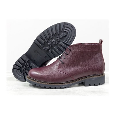 Женские ботинки на шнуровке в стиле Dr. Martens, выполнены из натуральной кожи бордового цвета с текстурой зерно, на утолщенной тракторной подошве, Б-152-35