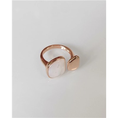 Кольцо с натуральным перламутром