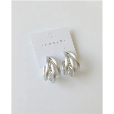 Стильные серьги