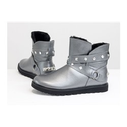 Зимние ботиночки в стиле UGG из натуральной кожи флотар серого цвета с перламутровым блеском, украшены  ремешками с металлическими заклепками, Коллекция Осень-Зима от GF, Б-17114-07