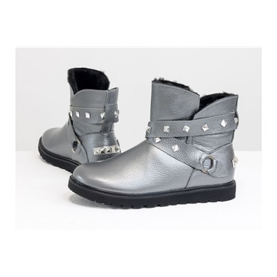 Зимние ботиночки в стиле UGG из натуральной кожи флотар серого цвета с перламутровым блеском, украшены  ремешками с металлическими заклепками, Коллекция Осень-Зима от GF, Б-17114-07