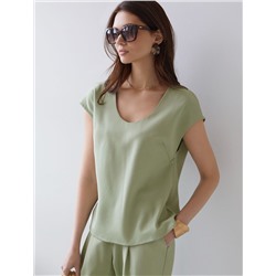 Блузка с U вырезом скроенная по косой из плотного лиоцелла