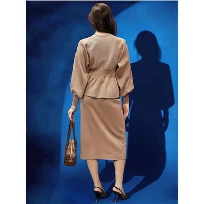 Вязаный костюм трикотажный с юбкой