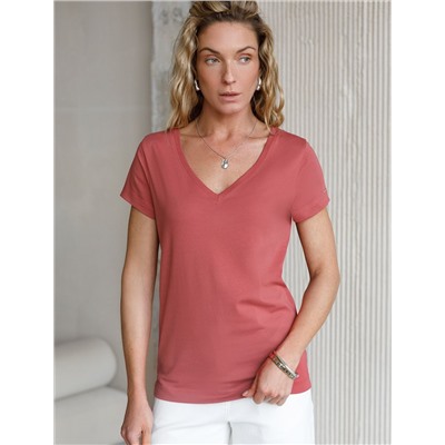 Базовая футболка из премиального хлопка с V образным вырезом