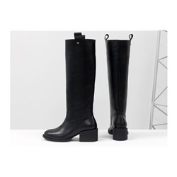 Высокие сапоги свободного одевания (Ридинги, riding boots) из натуральной плотной кожи черного цвета, на невысоком каблуке,  Коллекция Осень-Зима от Gino Figini, М-2082-01
