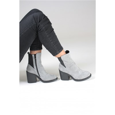 Женские замшевые ботильоны Sonya light gray 3