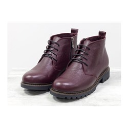 Женские ботинки на шнуровке в стиле Dr. Martens, выполнены из натуральной кожи бордового цвета с текстурой зерно, на утолщенной тракторной подошве, Б-152-35