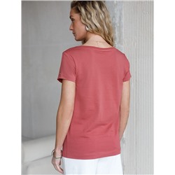 Базовая футболка из премиального хлопка с V образным вырезом