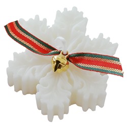 Свеча ароматическая СНЕЖИНКА в коробке с ароматом груши