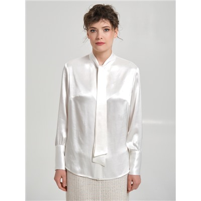 Блузка молочного цвета с бантом