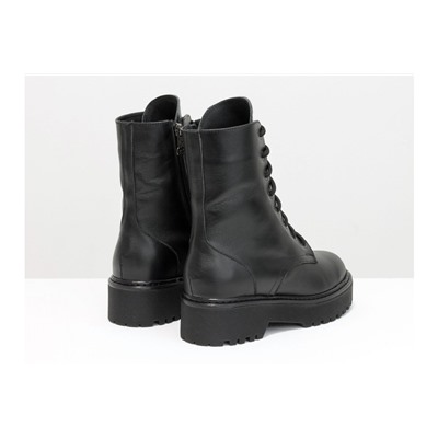 Женские ботинки на шнуровке в стиле Dr. Martens, выполнены из натуральной лицевой кожи черного цвета, на утолщенной черной подошве, Б-2069-07