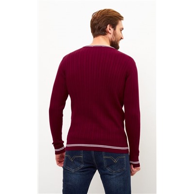 Пуловер с контрастной V-образной горловиной F221-15-3010 бордовый