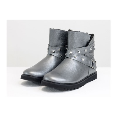 Зимние ботиночки в стиле UGG из натуральной кожи флотар серого цвета с перламутровым блеском, украшены  ремешками с металлическими заклепками, Коллекция Осень-Зима от GF, Б-17114-07
