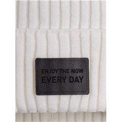 Шапка вязаная детская, нашивка ENJOY THE NOW EVERY DAY+снуд, молочный