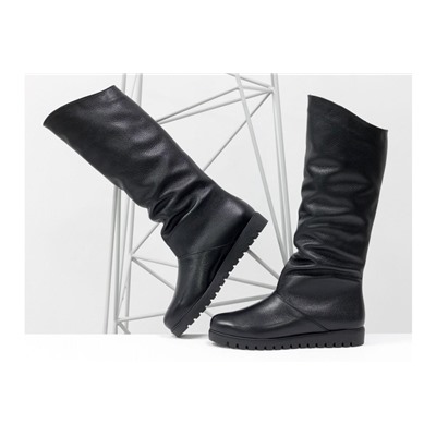 Женские теплые сапоги в стиле UGG, выполнены из натурального кожи флотар черного цвета, на утолщенной подошве, М-16080-10
