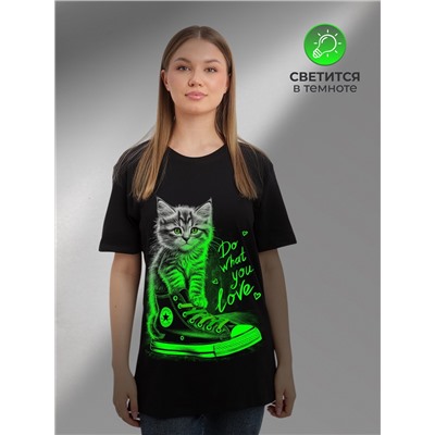 Женская футболка Котенок в кеде