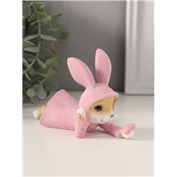 Фигурка полистоун «Зайка в вязаном розовом платьице, смотрит на сердечко», 12.5×5.5×8 см