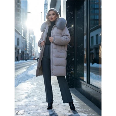 Пальто зимнее утепленное с мехом и капюшоном тренд светло-коричневого цвета 7629SK