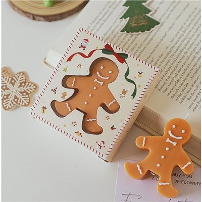 Свеча ароматическая Пряничный Человечек с ароматом печенья в коробке