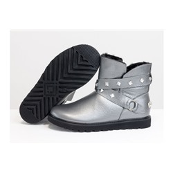 Зимние ботиночки в стиле UGG из натуральной кожи флотар серого цвета с перламутровым блеском, украшены  ремешками с металлическими заклепками, Коллекция Осень-Зима от GF, Б-17114-07
