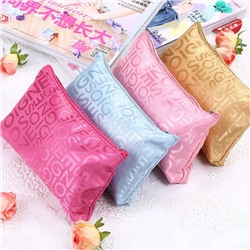 Косметичка компактная текстильная на молнии с буквами, 19*11 см.