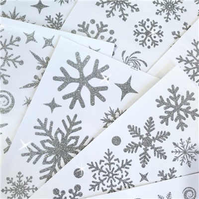 Наклейки на окна "Снежинки БЛЕСТЯЩИЕ" с серебряным глиттером 110 элементов 4 листа 20*30 см. Многоразовые, Без клея (Статические) BQ015