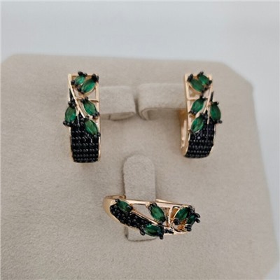 Комплект ювелирной бижутерии коллекция "Дубай" серьги и кольцо 18 р, покрытие позолота, вставка: фианиты и цирконы, цвет: зеленый и черный, арт.414.700-18