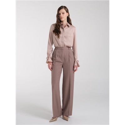 Блузка бежевая с воланом на рукаве