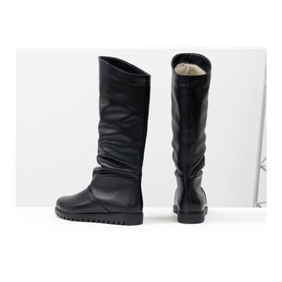 Женские теплые сапоги в стиле UGG, выполнены из натурального кожи флотар черного цвета, на утолщенной подошве, М-16080-10