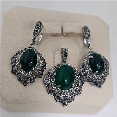 Комплект ювелирной бижутерии коллекция "Дубай" серьги и кулон, покрытие посеребрение, вставка: пластик и марказиты, цвет: зеленый и графитовый, арт.414.647