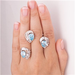 Серебряное кольцо с фианитом голубого цвета 770