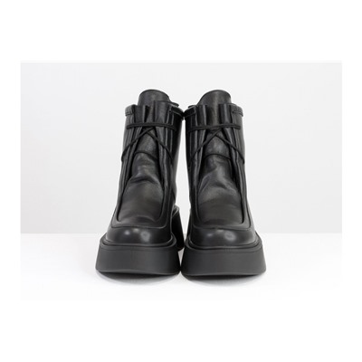 Ботинки на шнуровке в стиле desert boots, выполнены из натуральной черной кожи, на высокой черной подошве, Б-2175-05