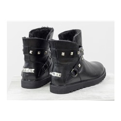 Зимние сапожки в стиле UGG из натуральной кожи черного цвета с блеском, украшены  ремешками с металлическими заклепками, Коллекция Осень-Зима от Gino Figini, Б-17114-03