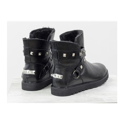 Зимние сапожки в стиле UGG из натуральной кожи черного цвета с блеском, украшены  ремешками с металлическими заклепками, Коллекция Осень-Зима от Gino Figini, Б-17114-03