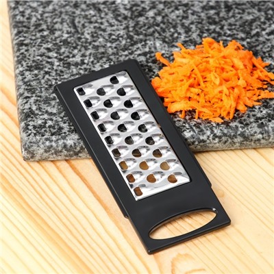 Тёрка - слайсер с контейнером Magistro Vegan pro, 5 насадок, 31.8×13.7×9 см, чёрно-белая