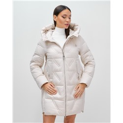 Куртка зимняя женская классическая с капюшоном бежевого цвета 7671B