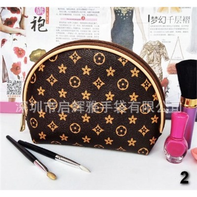 Косметичка Louis Vuitton 014