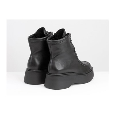 Ботинки на шнуровке в стиле desert boots, выполнены из натуральной черной кожи, на высокой черной подошве, Б-2175-05