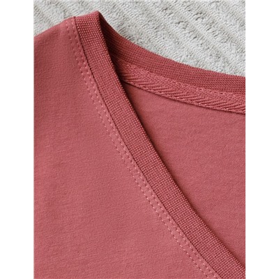 Базовая футболка из премиального хлопка с V образным вырезом