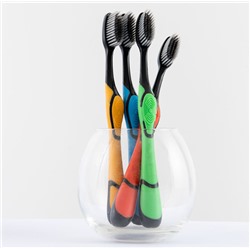 Зубная щетка с бамбуковым углем (1 шт.)